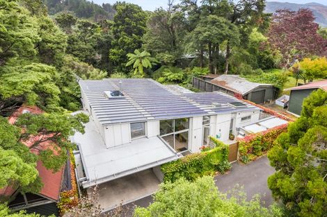 Photo of property in 82 Blue Mountains Road, Pinehaven, Upper Hutt, 5019