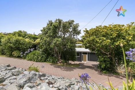 Photo of property in 51 Poto Road, Normandale, Lower Hutt, 5010