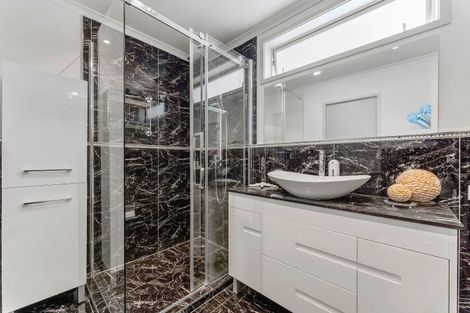 Photo of property in 12 Quo Vadis Place, Red Beach, 0932