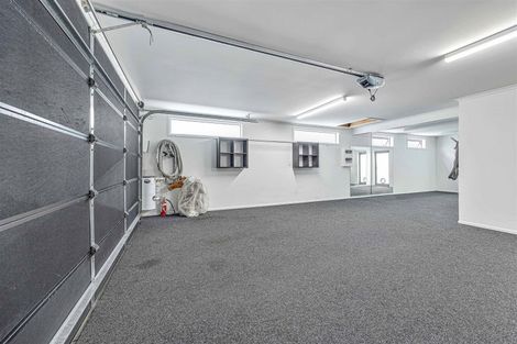 Photo of property in 8 Mansion Court, West Harbour, Auckland, 0618