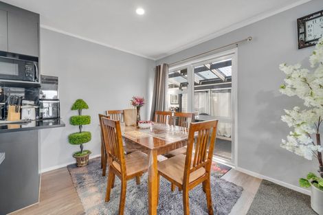 Photo of property in 7 Frobisher Way, Clendon Park, Auckland, 2103