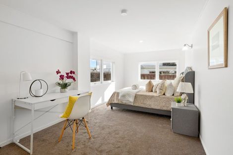 Photo of property in 17a Gulf Crest, Bucklands Beach, Auckland, 2012