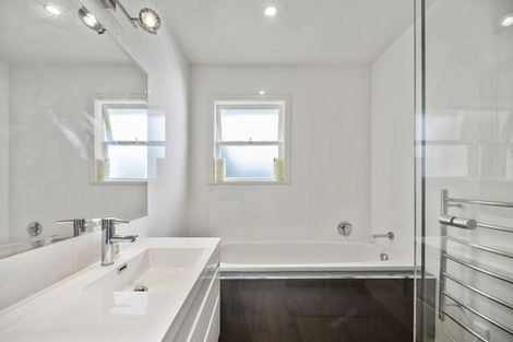 Photo of property in 16 The Boulevard, Sunnyhills, Auckland, 2010