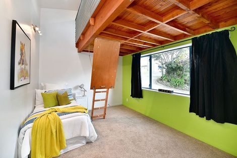 Photo of property in 4 Roberts Road, Matakatia, Whangaparaoa, 0930