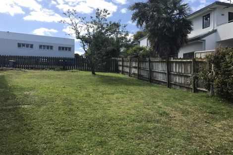 Photo of property in 959a Beach Road, Torbay, Auckland, 0630