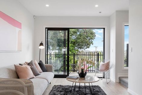 Photo of property in 3/805 Riddell Road, Saint Heliers, Auckland, 1071