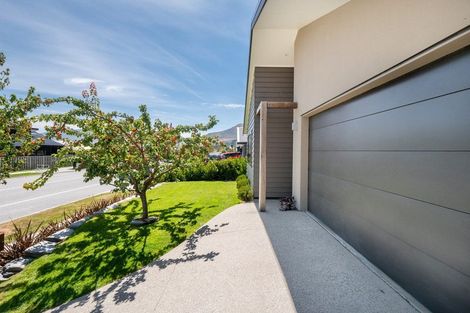 Photo of property in 17 Howden Drive, Jacks Point, 9371