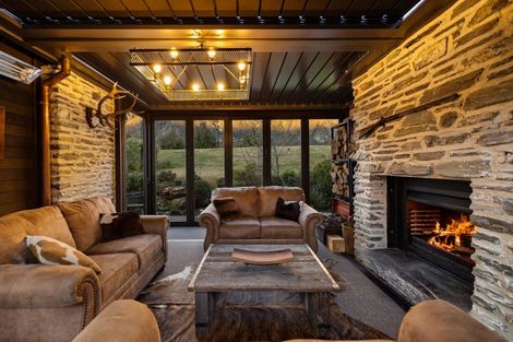 Photo of property in 31 Hackett Road, Jacks Point, Queenstown, 9371