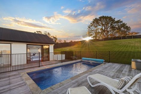 Photo of property in 72 Vaughans Road, Long Bay, Albany, 0792