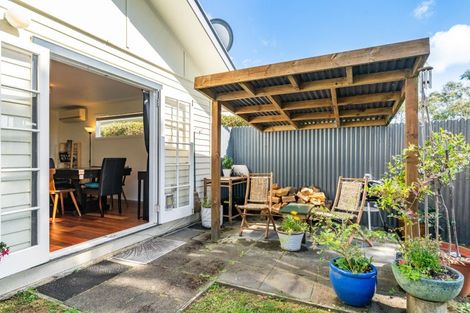 Photo of property in 120 Miromiro Road, Normandale, Lower Hutt, 5010