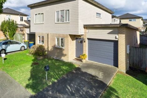 Photo of property in 14 Brashier Circle, Sunnyvale, Auckland, 0612