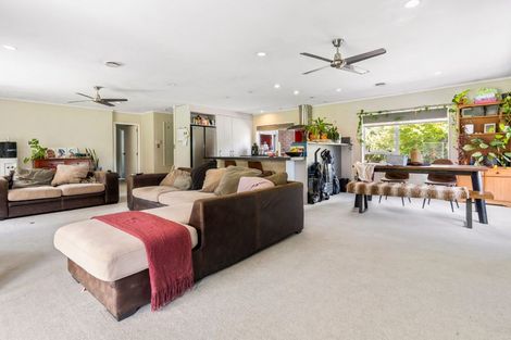 Photo of property in 34 Kath Henry Lane, Drury, 2113