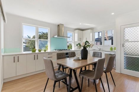 Photo of property in 14 Roseneath Place, Birkdale, Auckland, 0626