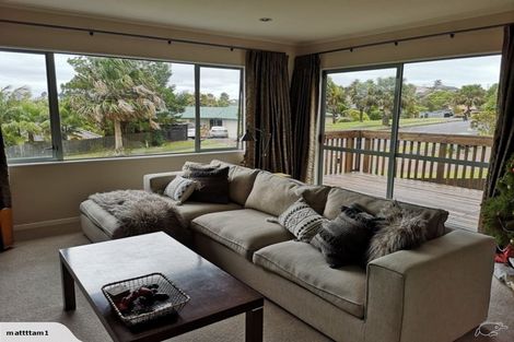 Photo of property in 24 Goldfinch Rise, Unsworth Heights, Auckland, 0632