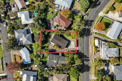 Photo of property in 8 Weatherly Road, Torbay, Auckland, 0630