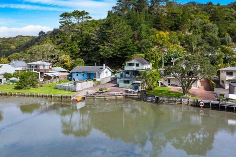 Photo of property in 8 Waiwera Road, Waiwera, Orewa, 0994