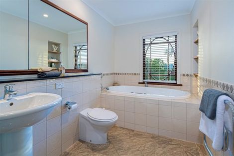 Photo of property in 15 Ocean View Road, Milford, Auckland, 0620
