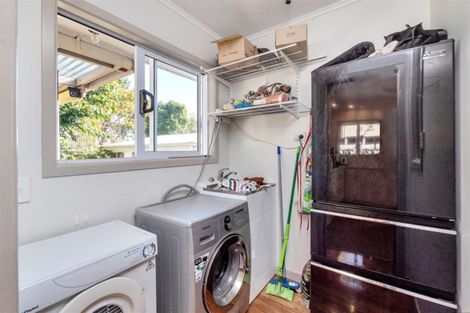 Photo of property in 20 Spence Road, Henderson, Auckland, 0612