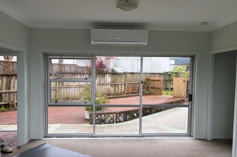 Photo of property in 96 Lake Road, Northcote, Auckland, 0627