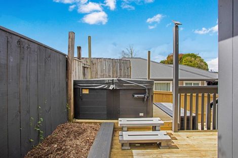 Photo of property in 5a Collingwood Road, Waiuku, 2123