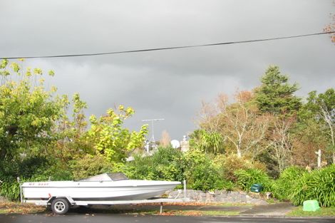 Photo of property in 13 Gibson Place, Mellons Bay, Auckland, 2014