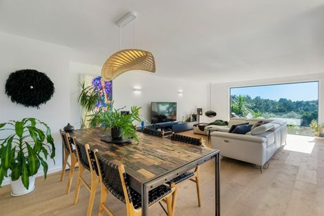 Photo of property in 52 Tanekaha Road, Titirangi, Auckland, 0604