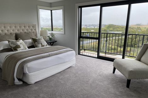 Photo of property in 40 Paparahi Place, Wainui, 0992