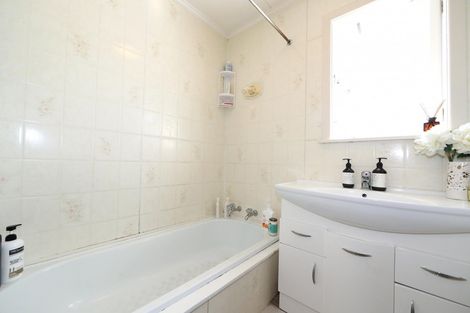 Photo of property in 73 Middle Road, Havelock North, 4130