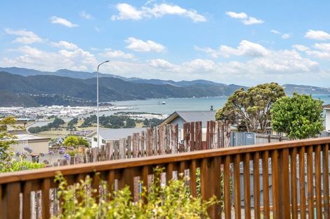 Photo of property in 6 Eastview Grove, Normandale, Lower Hutt, 5010