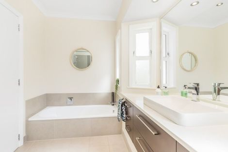 Photo of property in 6 Seatoun Heights Road, Seatoun, Wellington, 6022