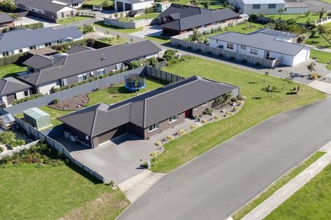 Photo of property in 1 Routhan Way, Carterton, 5713