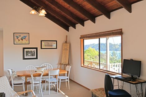 Photo of property in 15 Hillside Crescent, Leigh, 0985