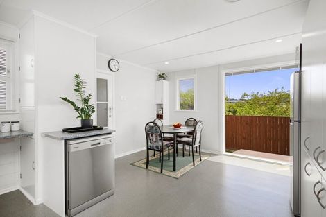 Photo of property in 5 Cara Crescent, Paparangi, Wellington, 6037