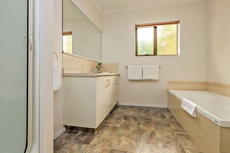 Photo of property in 13 Knightsbridge Place, Taradale, Napier, 4112