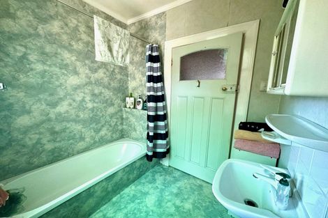 Photo of property in 220 Clyde Street, Balclutha, 9230