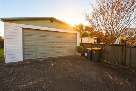 Photo of property in 8 Taha Road, Te Atatu South, Auckland, 0610