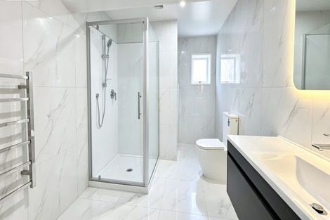 Photo of property in 4 Ayton Drive, Totara Vale, Auckland, 0629