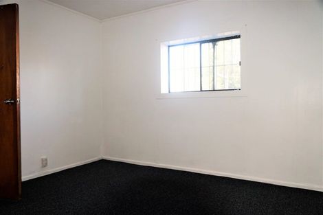Photo of property in 1/325 Glenfield Road, Glenfield, Auckland, 0629