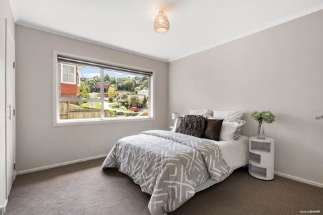 Photo of property in 19 Sovereign Place, Glenfield, Auckland, 0629