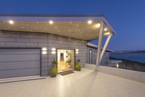 Photo of property in 35 Grumman Lane, Newlands, Wellington, 6037