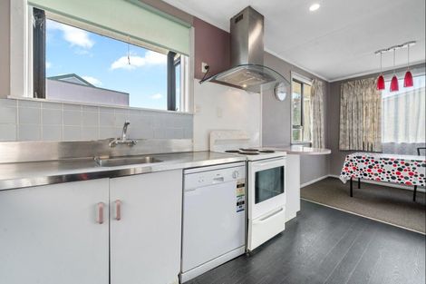 Photo of property in 7 Kelvin Place, Westown, New Plymouth, 4310