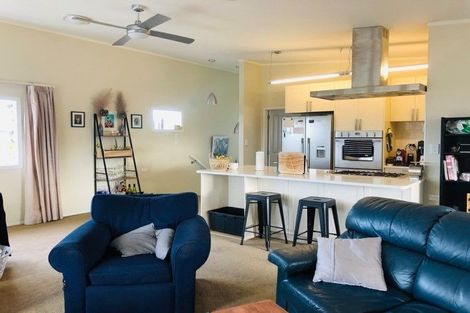 Photo of property in 117a Carlisle Road, Northcross, Auckland, 0632