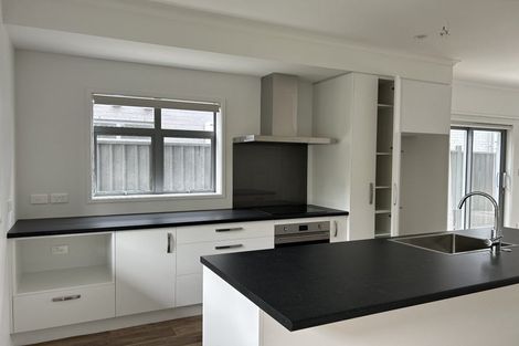 Photo of property in 15 Koreke Close, Kenepuru, Porirua, 5022