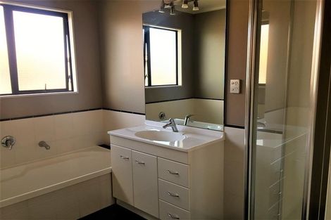 Photo of property in 77 Wayne Francis Drive, Flat Bush, Auckland, 2016