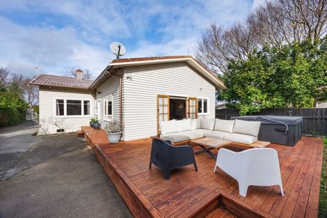 Photo of property in 14 Rangitane Street, Palmerston North, 4414