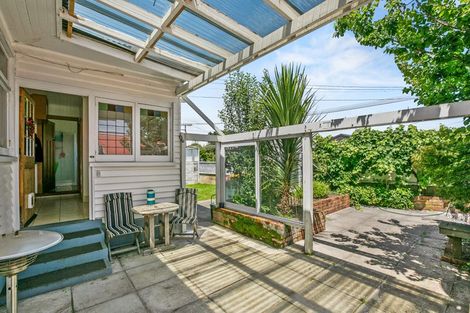 Photo of property in 12 Mangorei Road, Strandon, New Plymouth, 4312