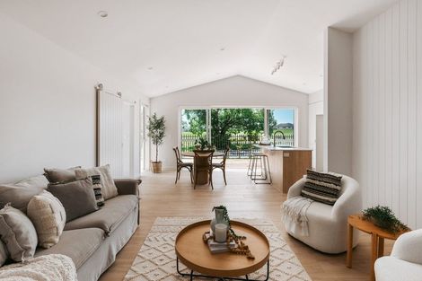 Photo of property in 13a Western Avenue, Omokoroa, 3114