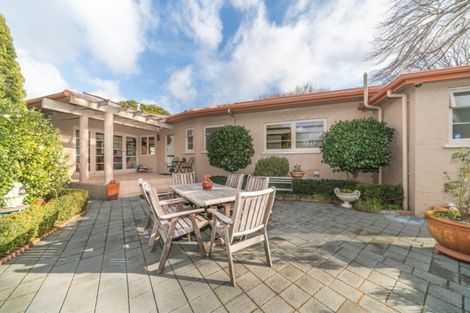 Photo of property in 10 Awatea Terrace, Hokowhitu, Palmerston North, 4410