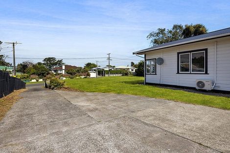 Photo of property in 35 Gladstone Street, Hawera, 4610