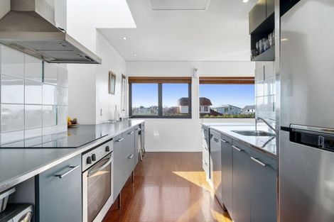 Photo of property in 28 Seaview Road, Otumoetai, Tauranga, 3110